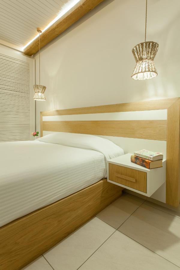 Main Section Double Room Pool View,720733681:JPEG