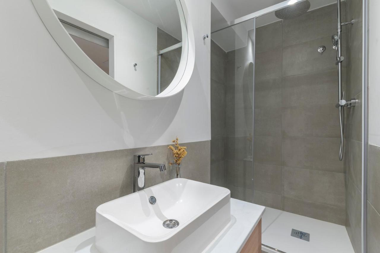 Three-Bedroom Apartment Balcony,1006718431:JPEG