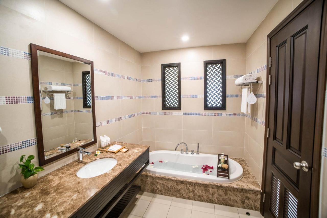 Executive Suite with Balcony - Complimentary Minibar in room,1096180248:JPEG