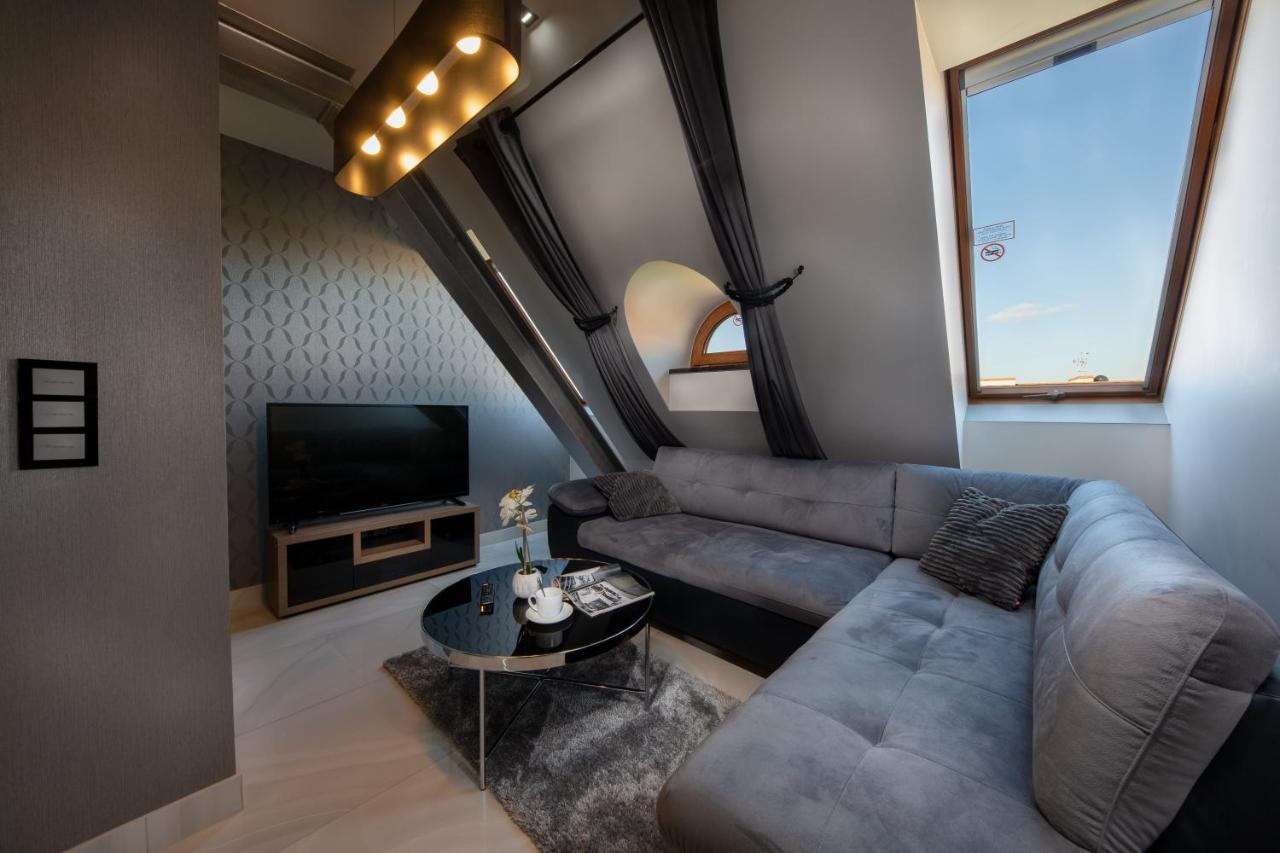 Deluxe Apartment,1153617384:JPEG