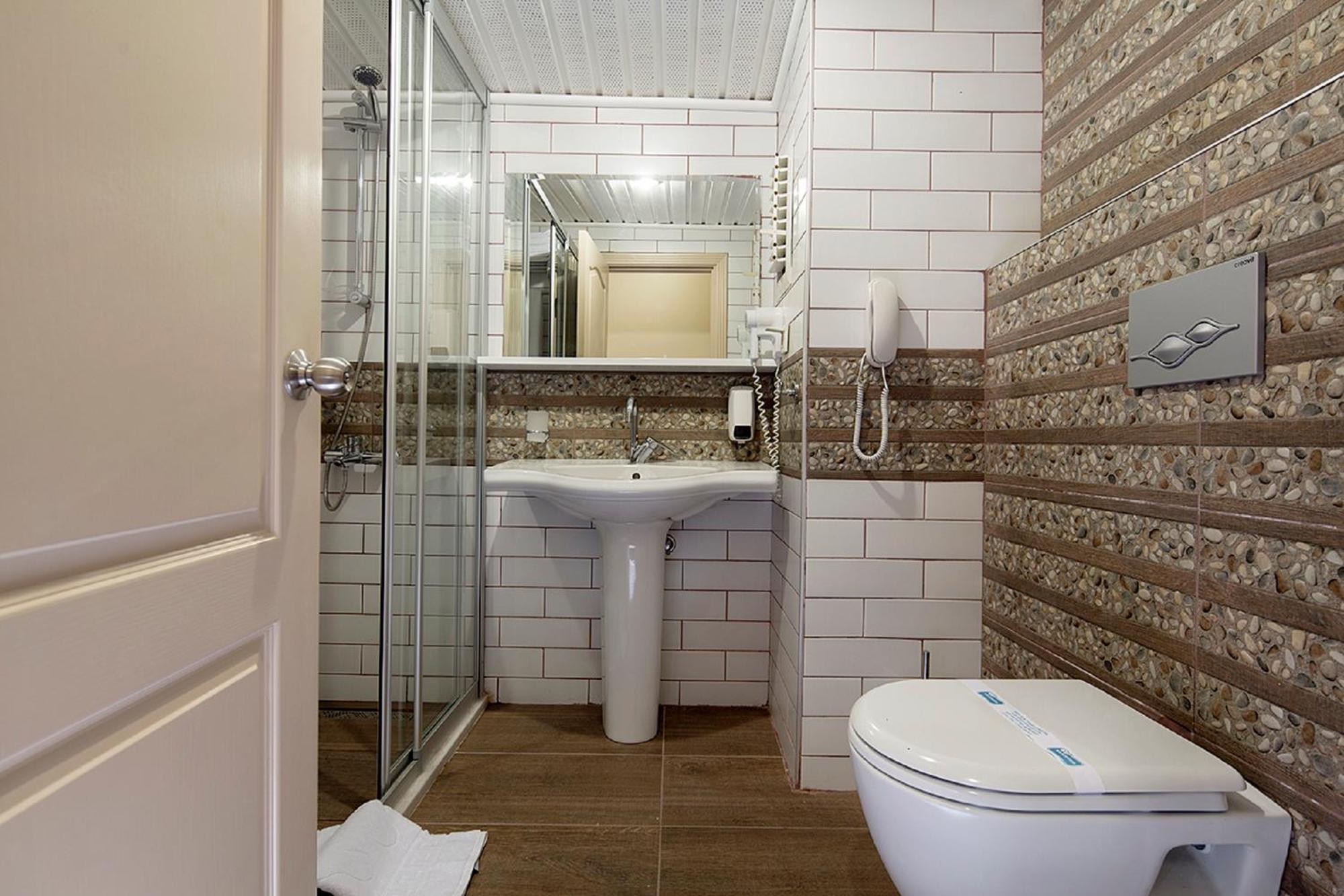 Standard Double or Twin Room,1209891676:JPEG