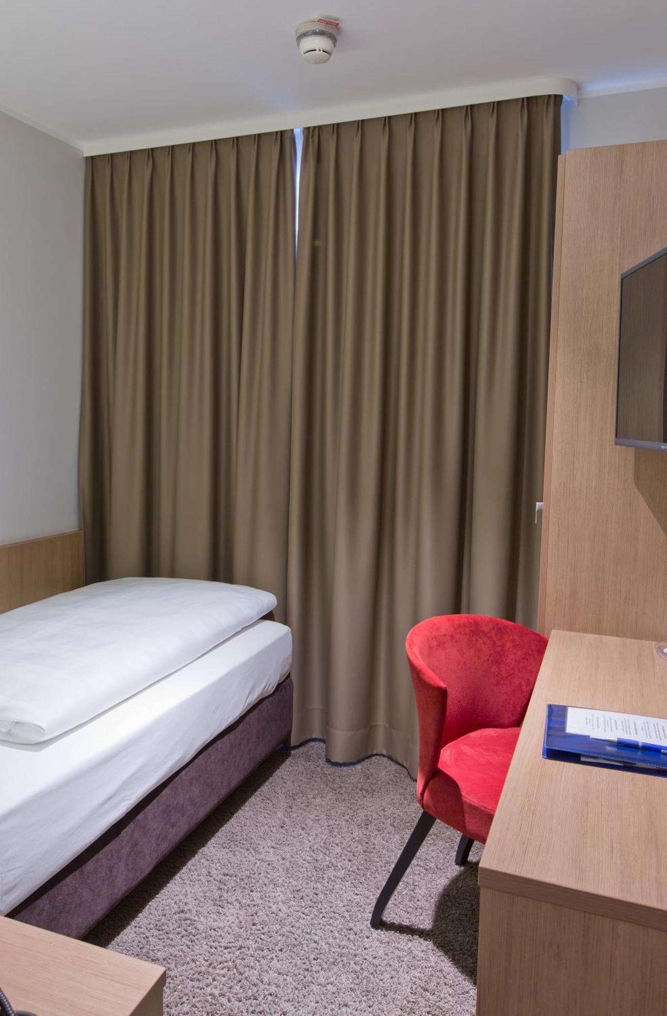 Standard Single Room,1435797328:JPEG