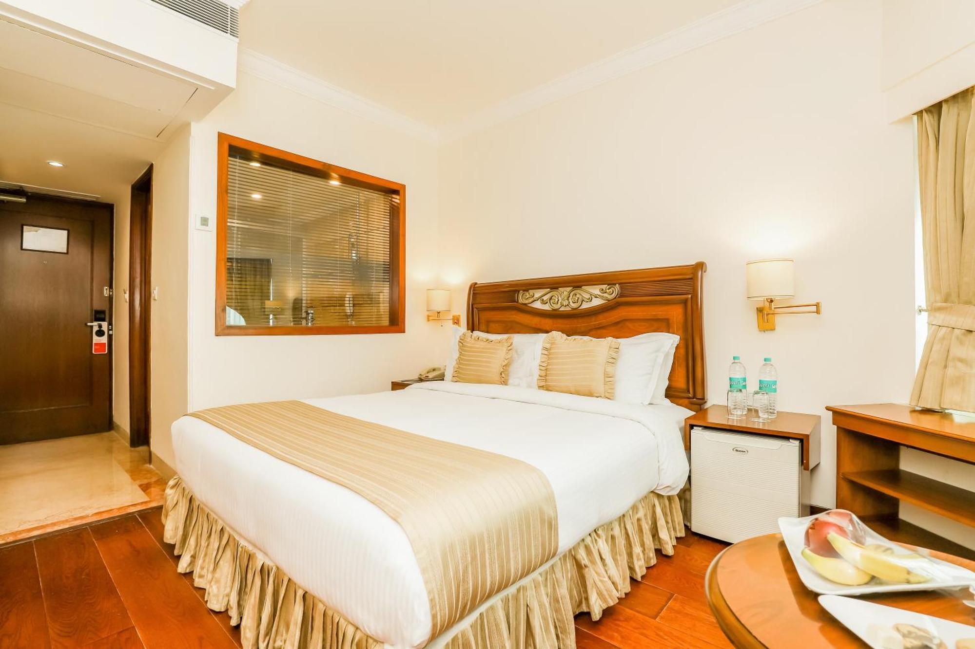 Deluxe King Room on Food & Soft Beverages SPA & Salon services,1206146620:JPEG