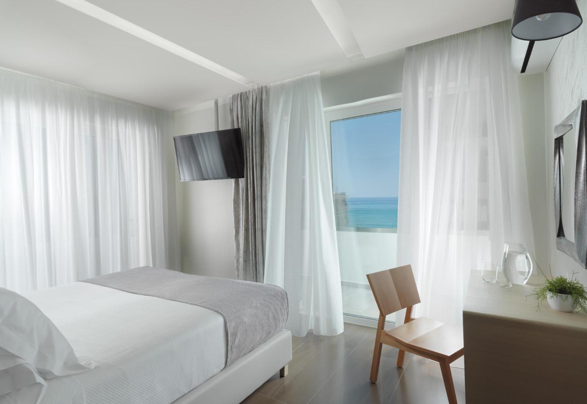 Deluxe Suite Partial Sea View,1278938932:JPEG