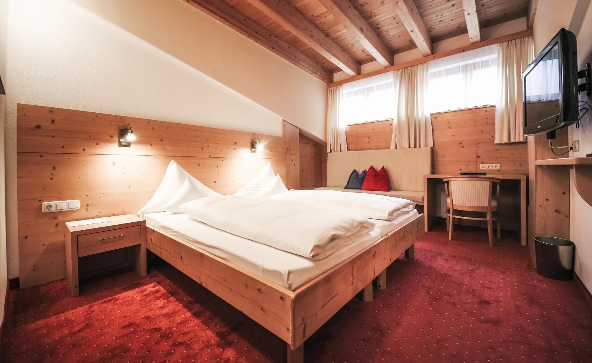 Small Double Room,758971558:JPEG
