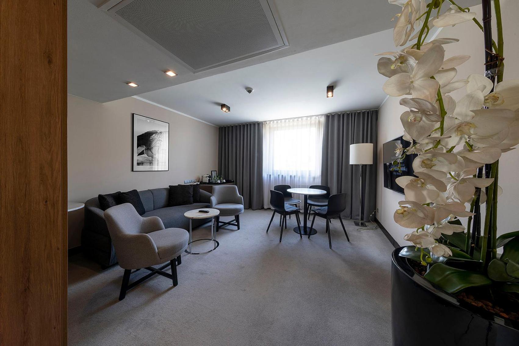 One-Bedroom Apartment,117698794:JPEG