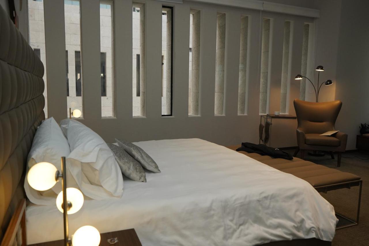Deluxe King Suite