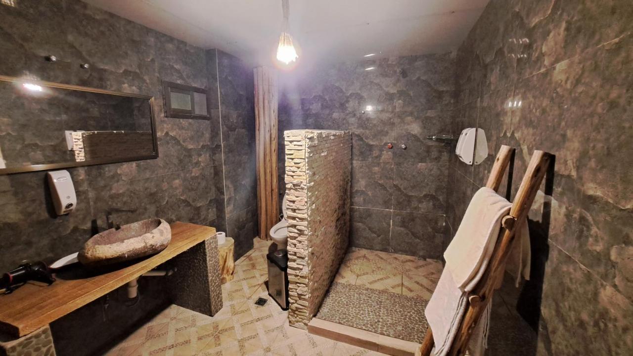 Deluxe Queen Room,1365165401:JPEG
