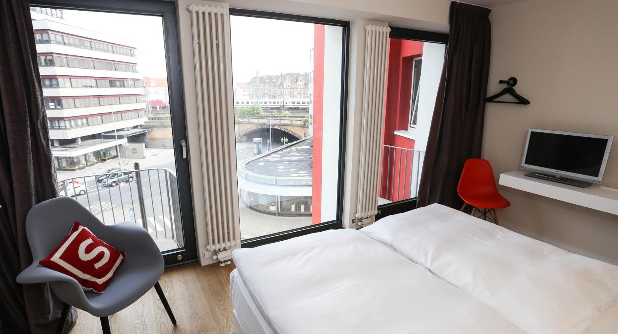 Design Deluxe Double Room,126444153:JPEG