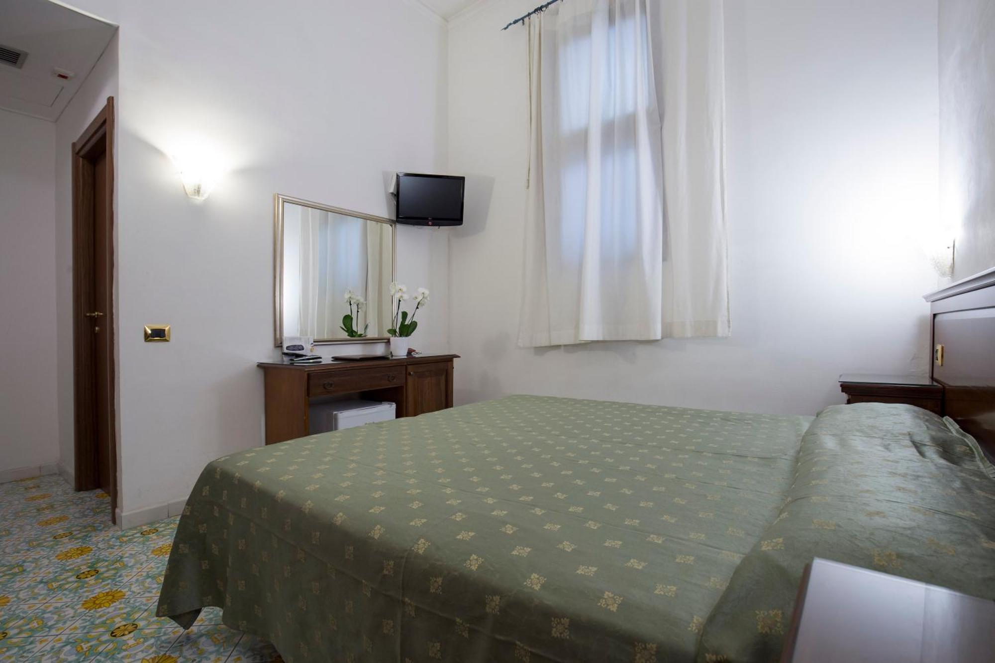 Single Room,1274674486:JPEG