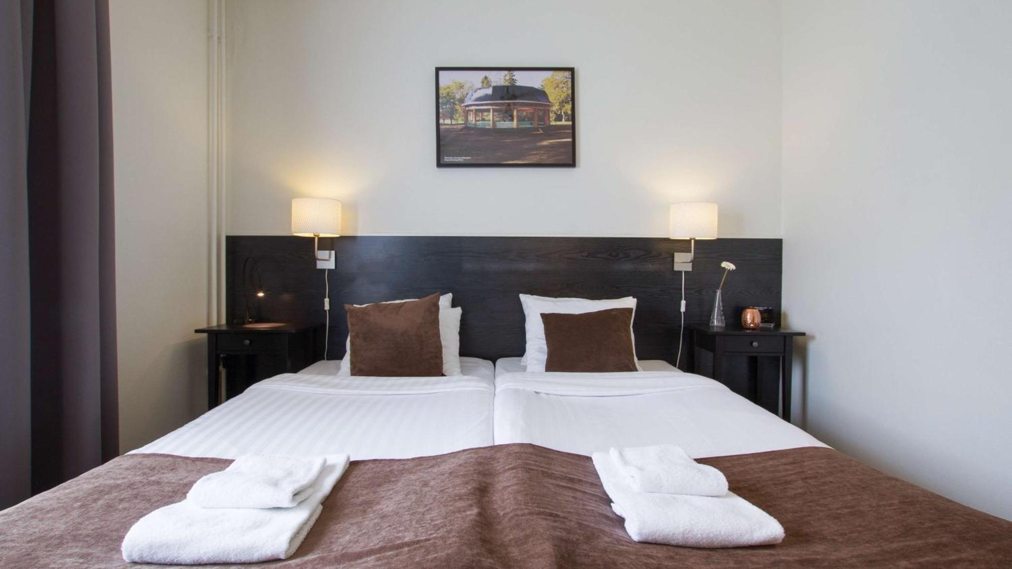 Twin Room,384171220:JPEG