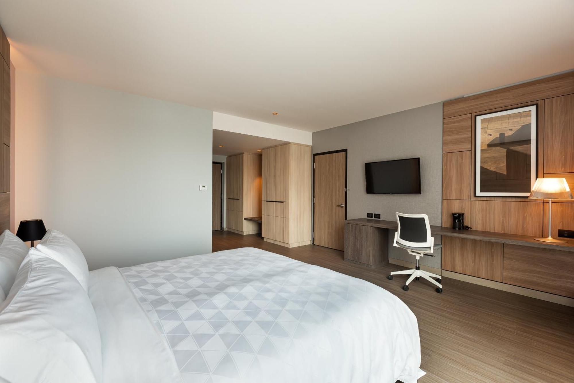 Standard King Room Accessible,1284194284:JPEG