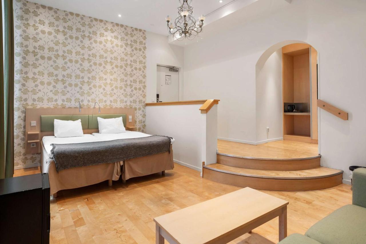 Habitación con 2 camas individuales y sofá cama - para no fumadores