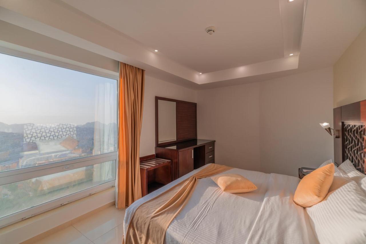 Executive Suite,1314960244:JPEG