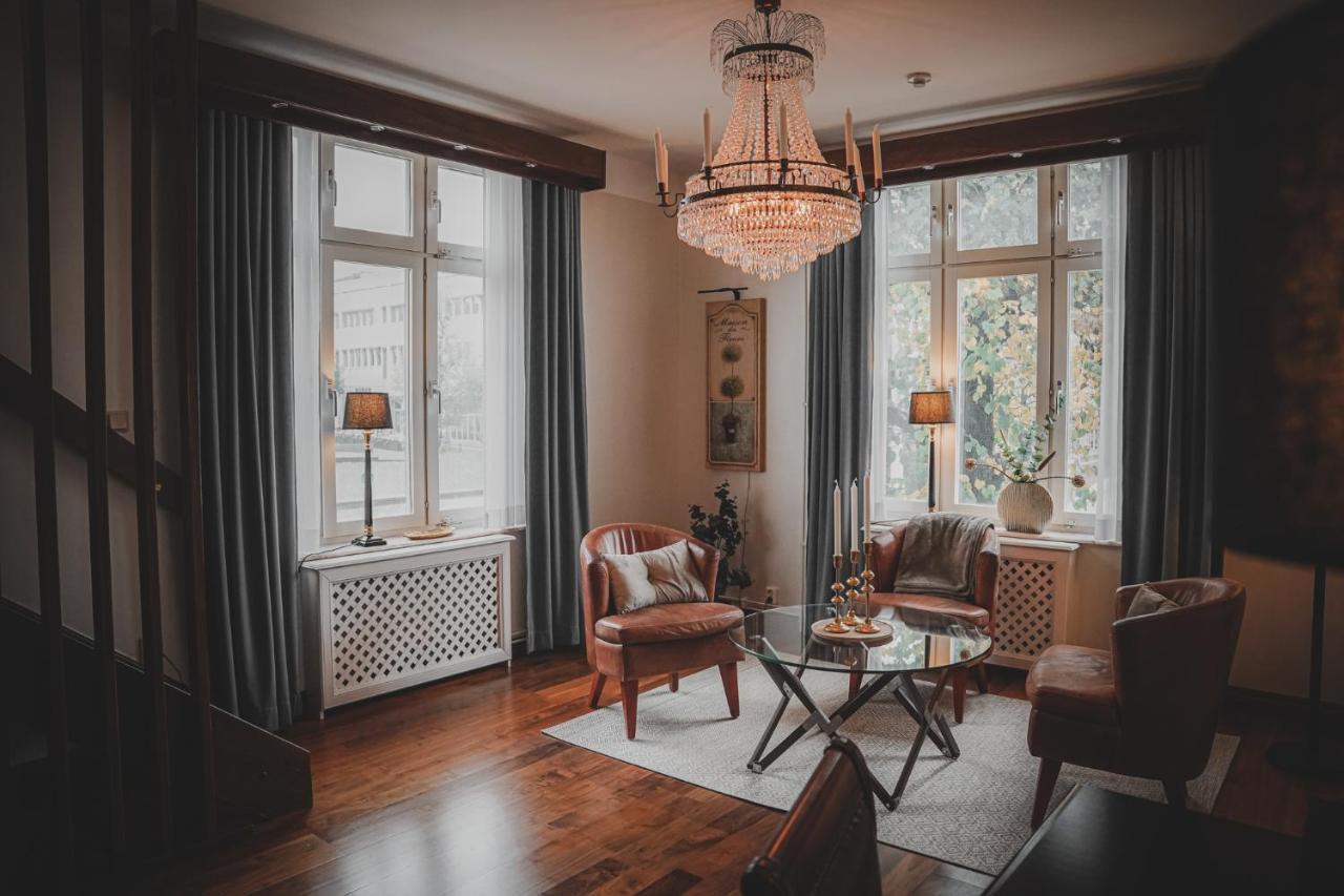 Standard Suite,1318806616:JPEG