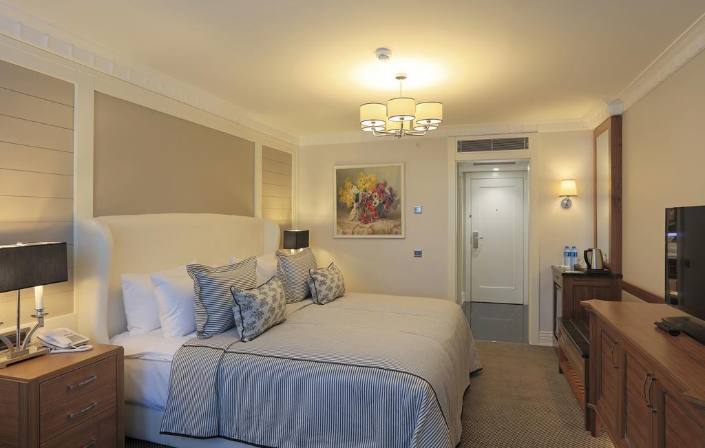 Corner Suite,137867928:JPEG