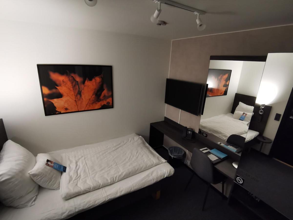 Compact Single Room No window,1362220424:JPEG