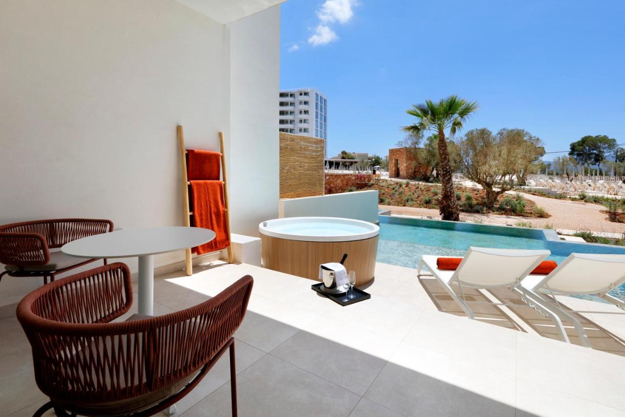Signature Level Junior Suite Swim Up