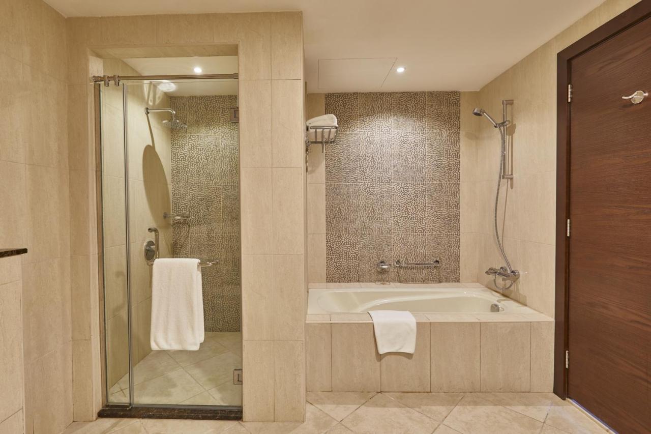 Luxe Tweepersoonskamer met 2 Bedden - Uitzicht op Zee
