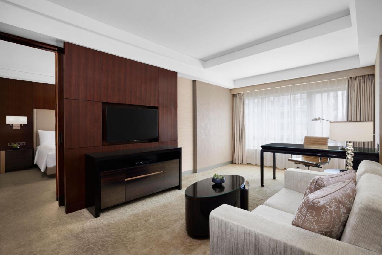 VIP Suite Club level 1 Bedroom Suite 1 King,1636764277:JPEG