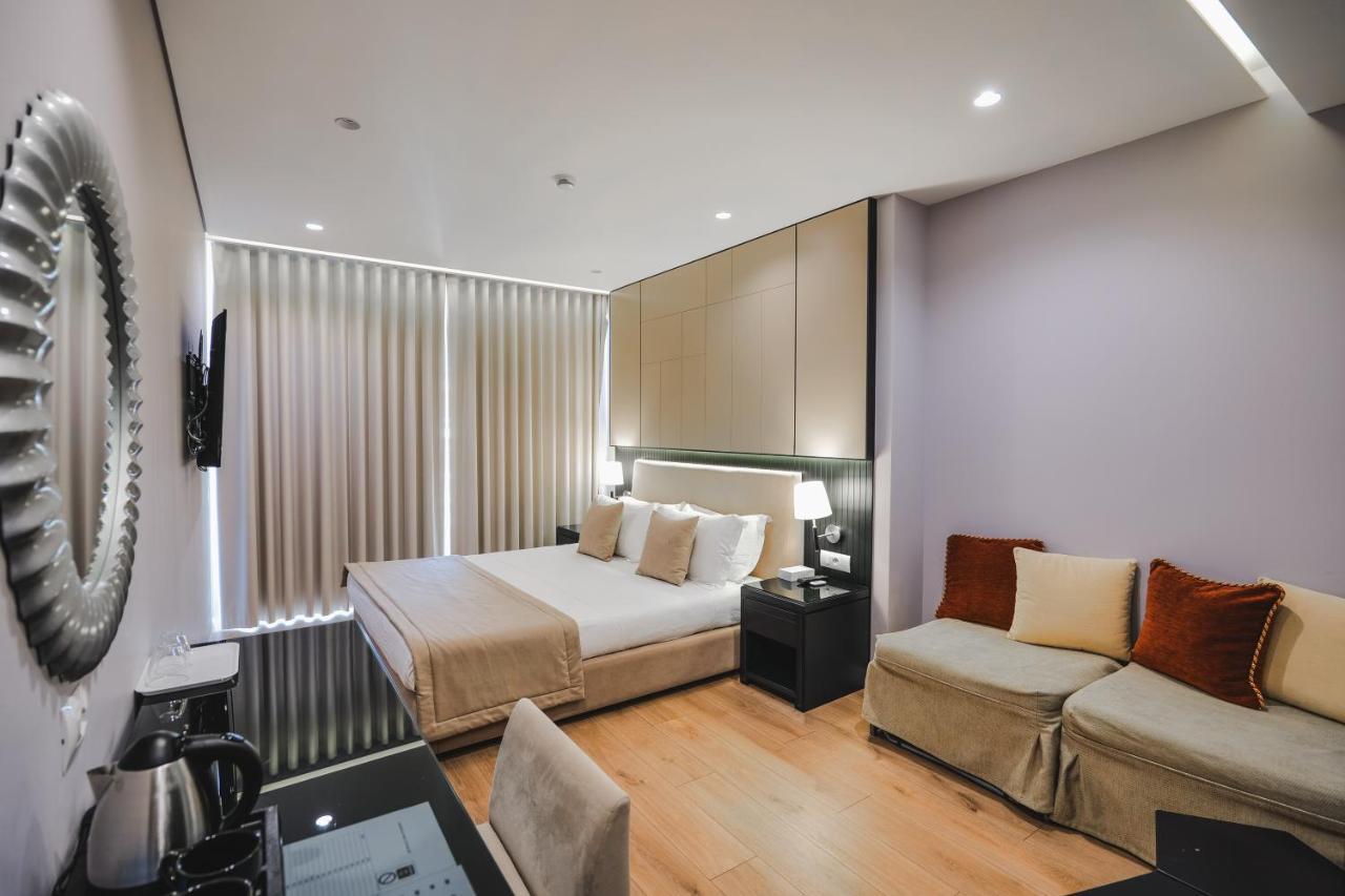 Suite met Kingsize Bed en Uitzicht op Zee