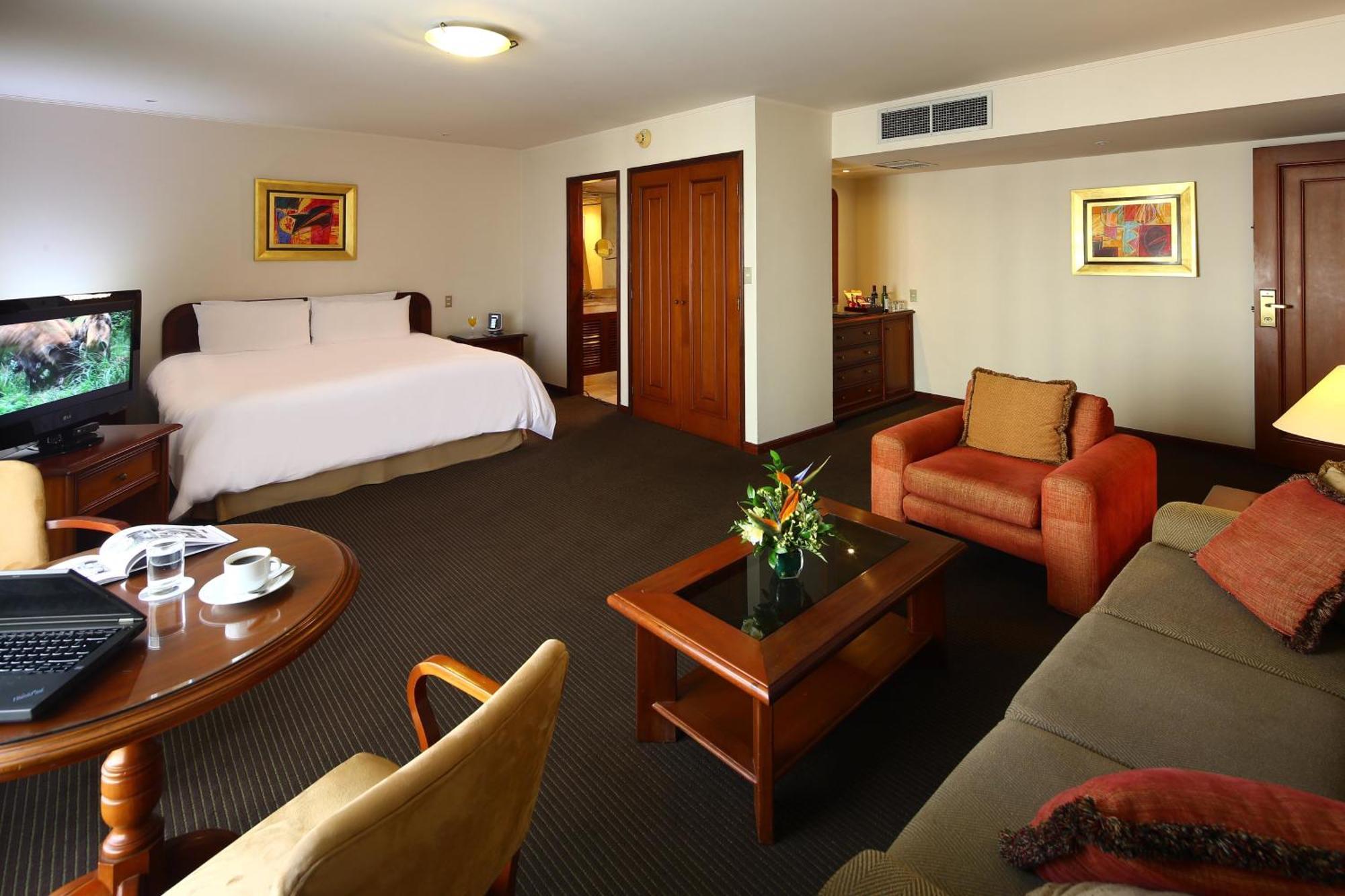 Deluxe King Room,1498956115:JPEG
