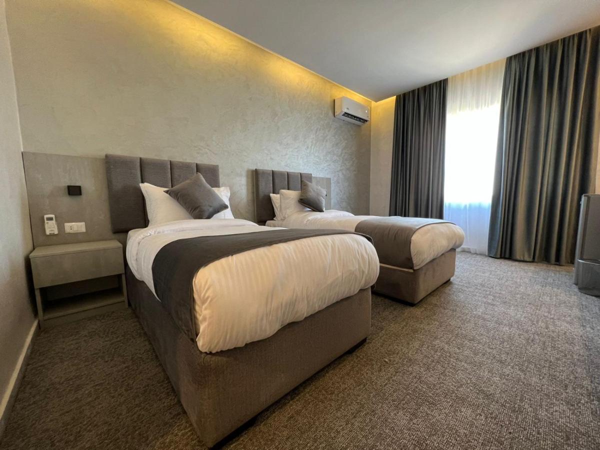 Twin Room,1551879031:JPEG