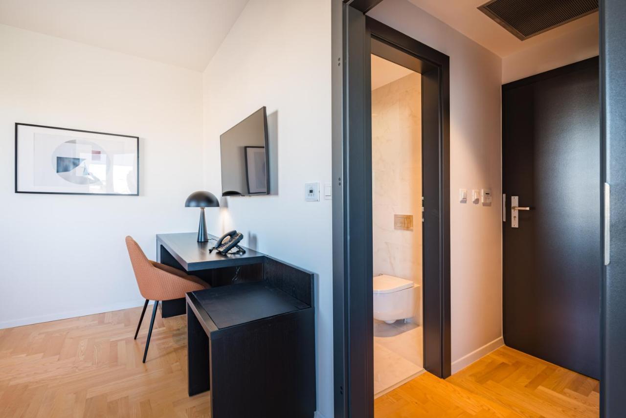 Suite Balcony,1469562518:JPEG
