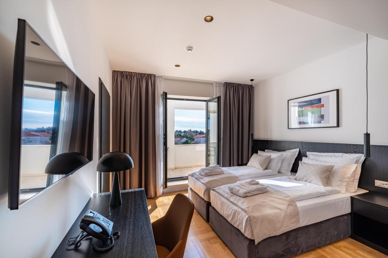 Tweepersoonskamer met 2 Aparte Bedden en Balkon