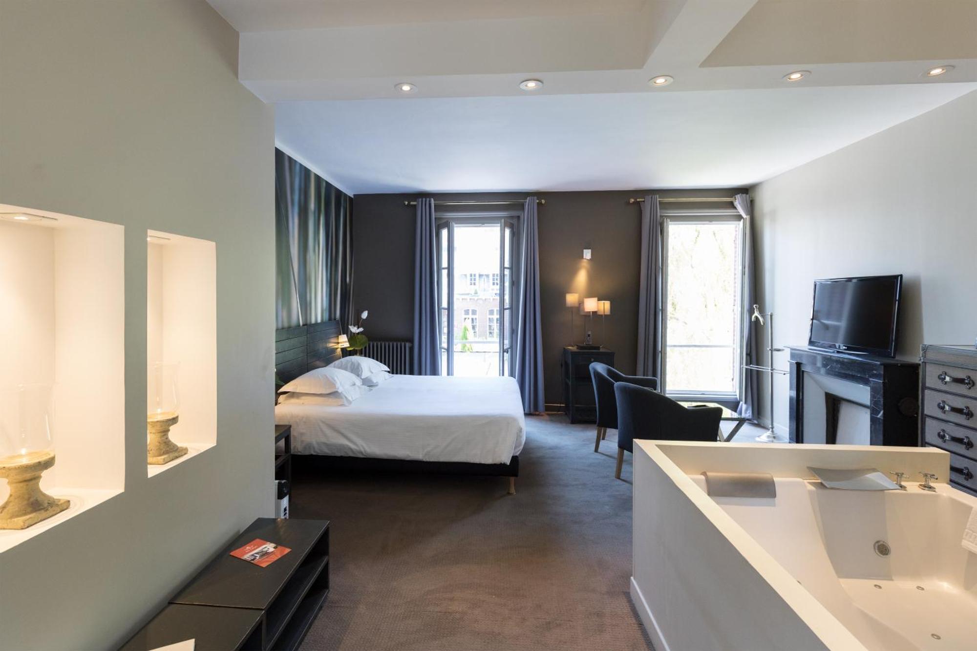 Deluxe Double Room Bath