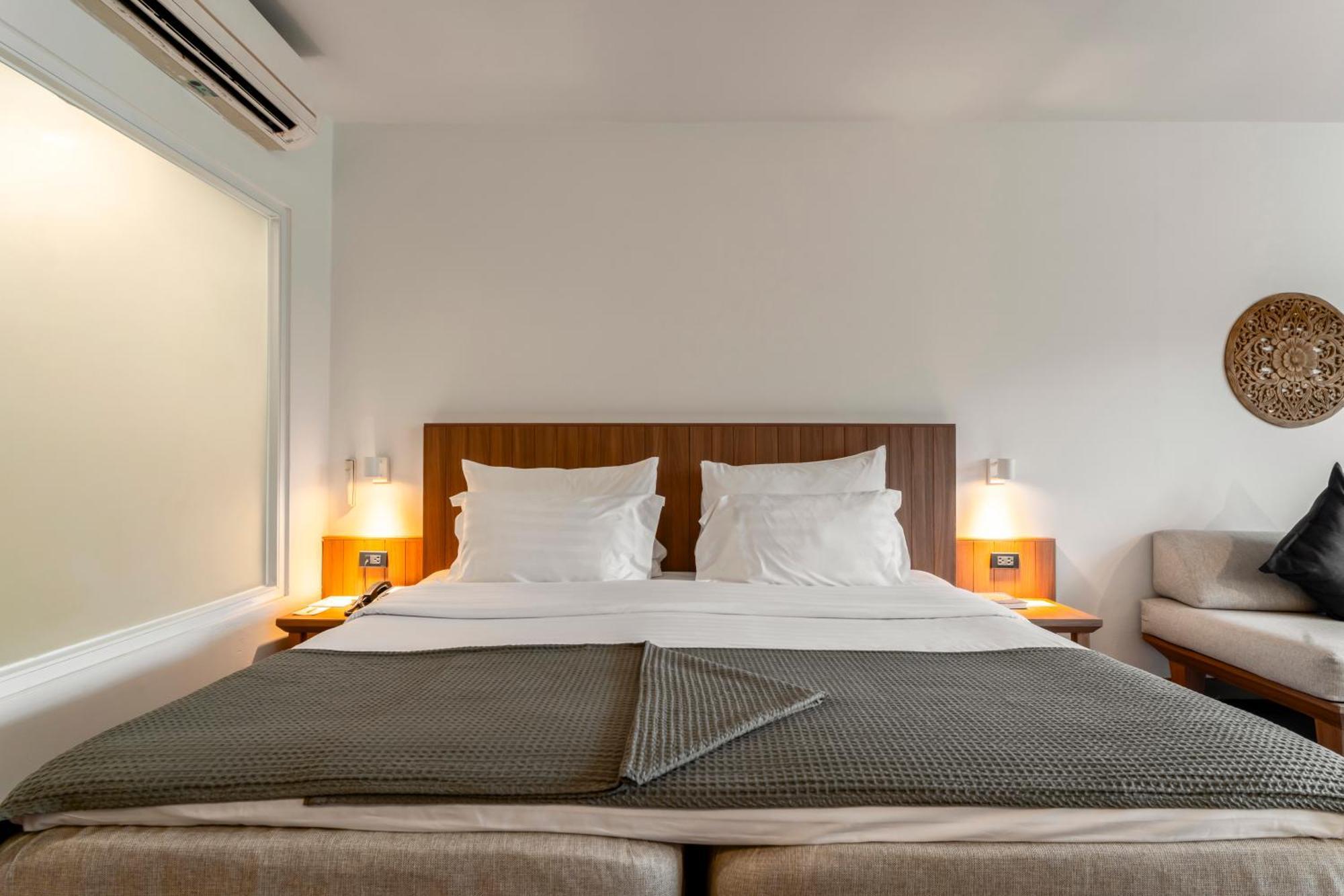 Grand Deluxe Pool View Room