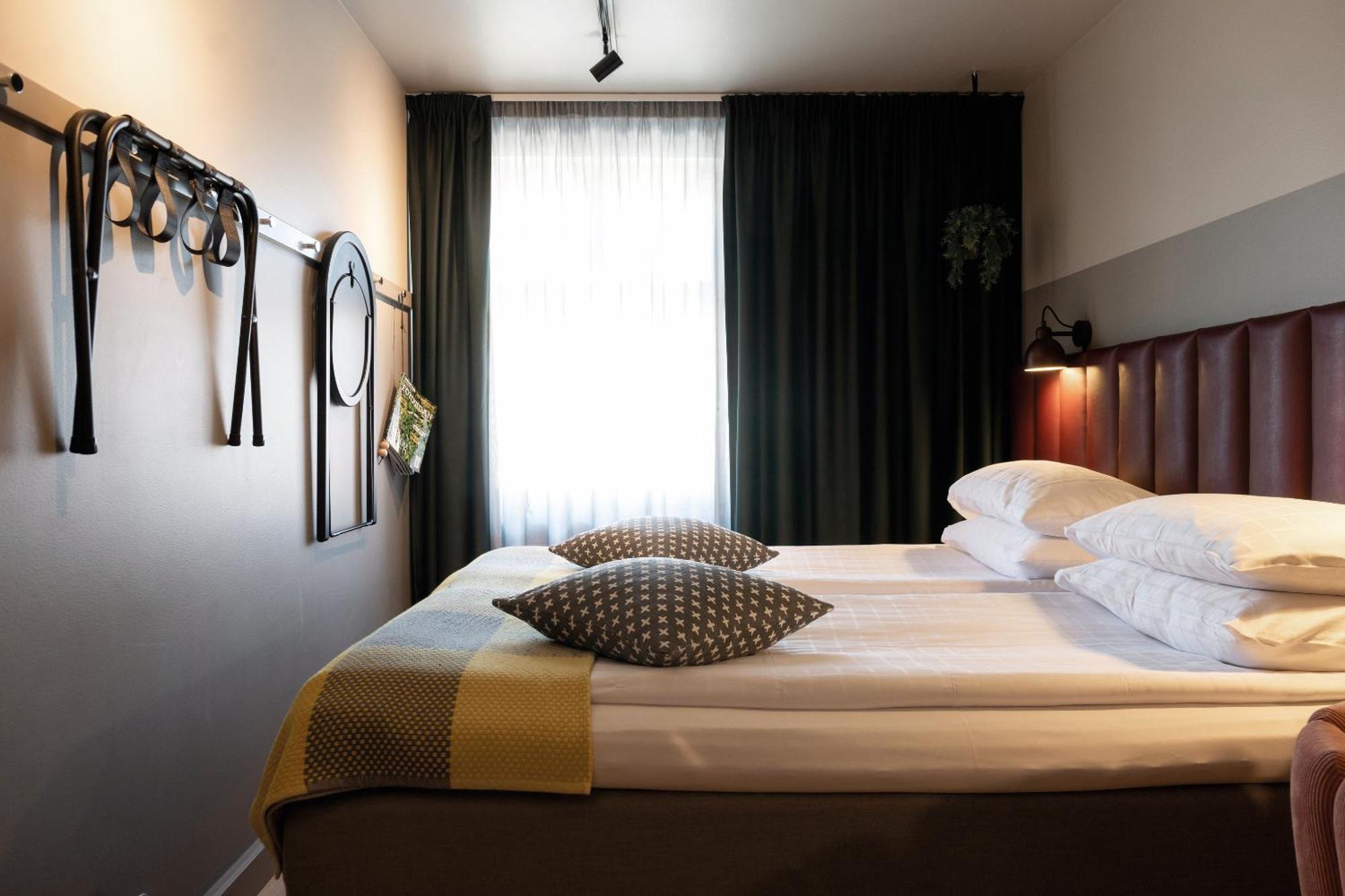 Small Double Room,1540822351:JPEG