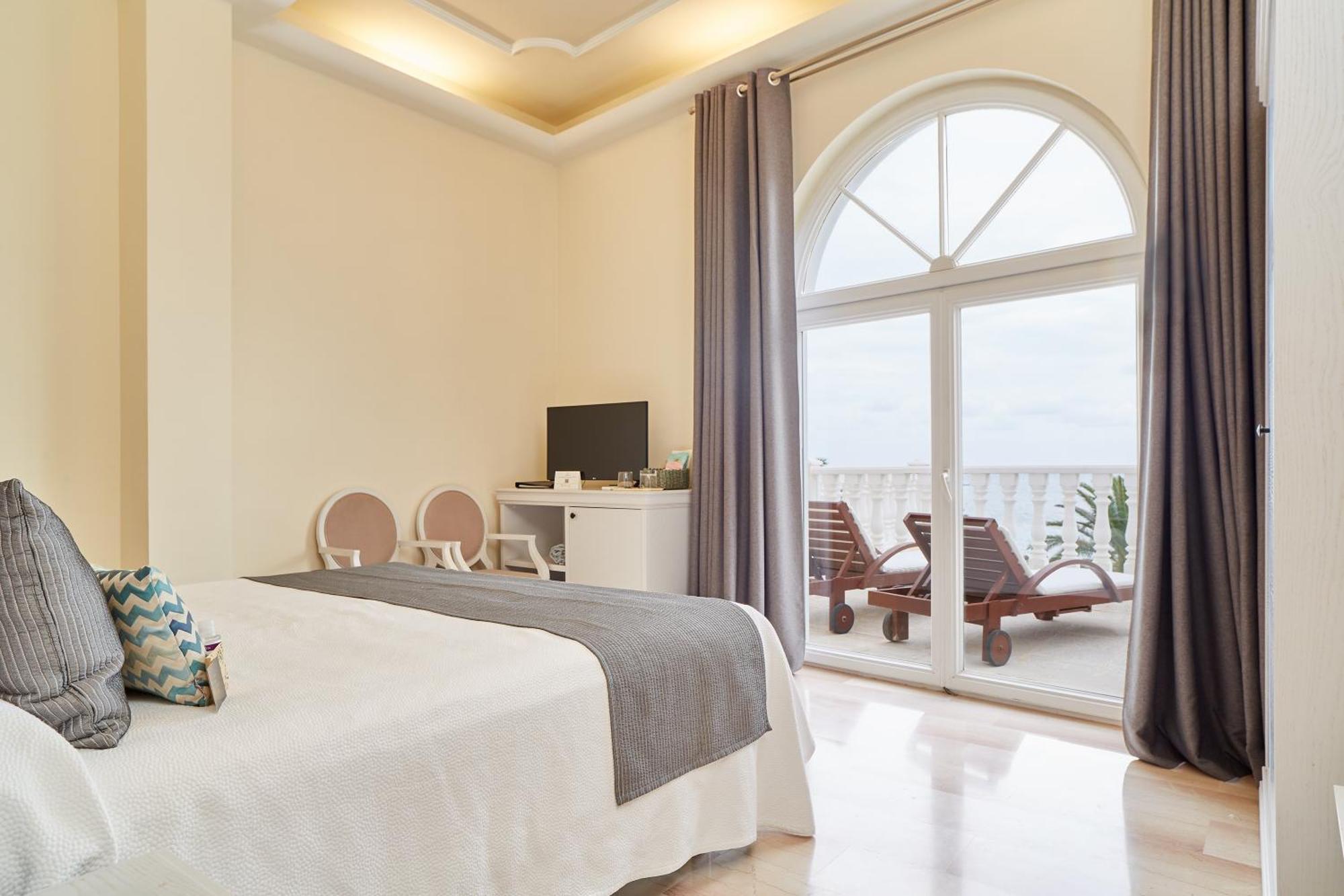 Double Room lateral Sea View terrace