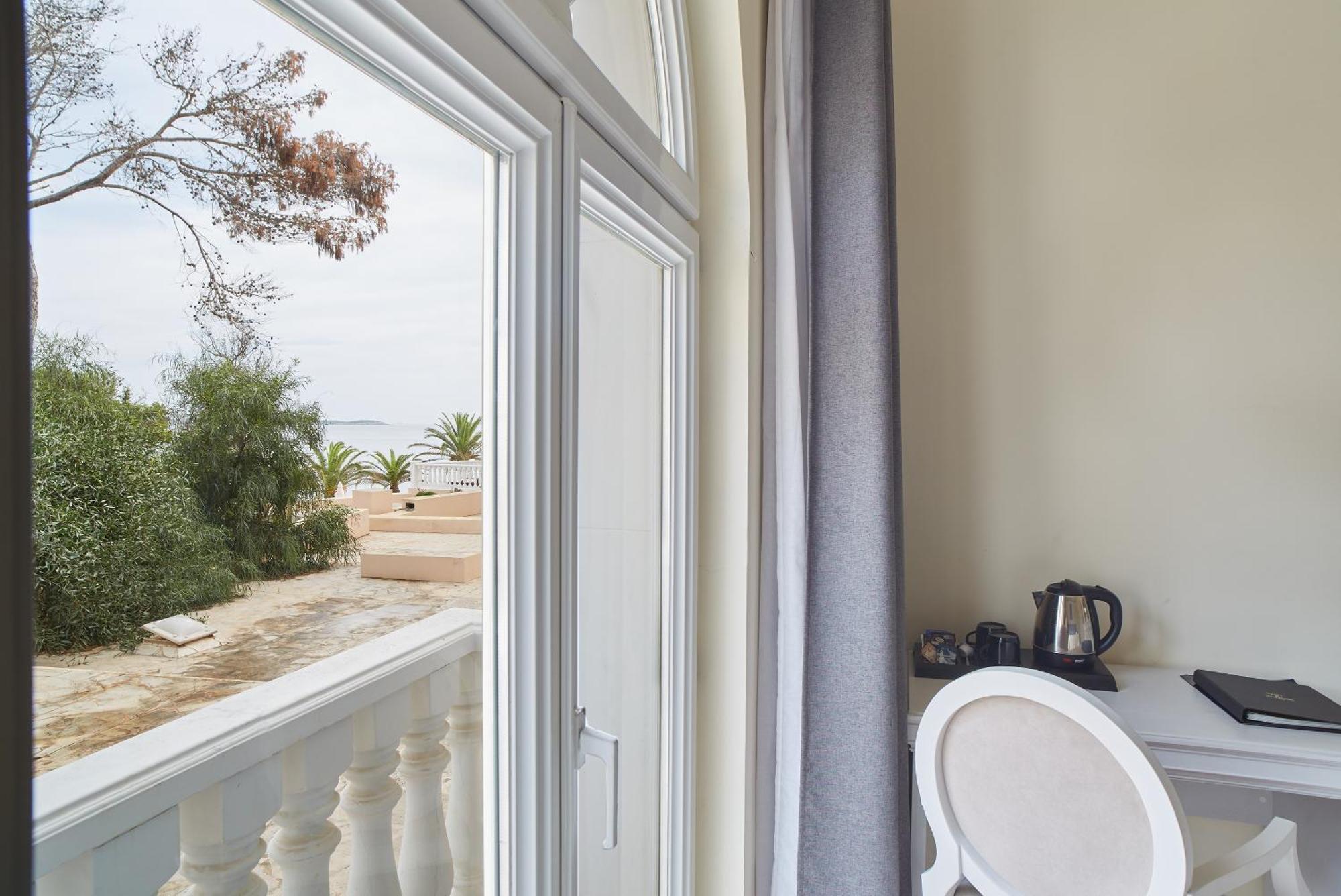 Twin Room lateral Sea View