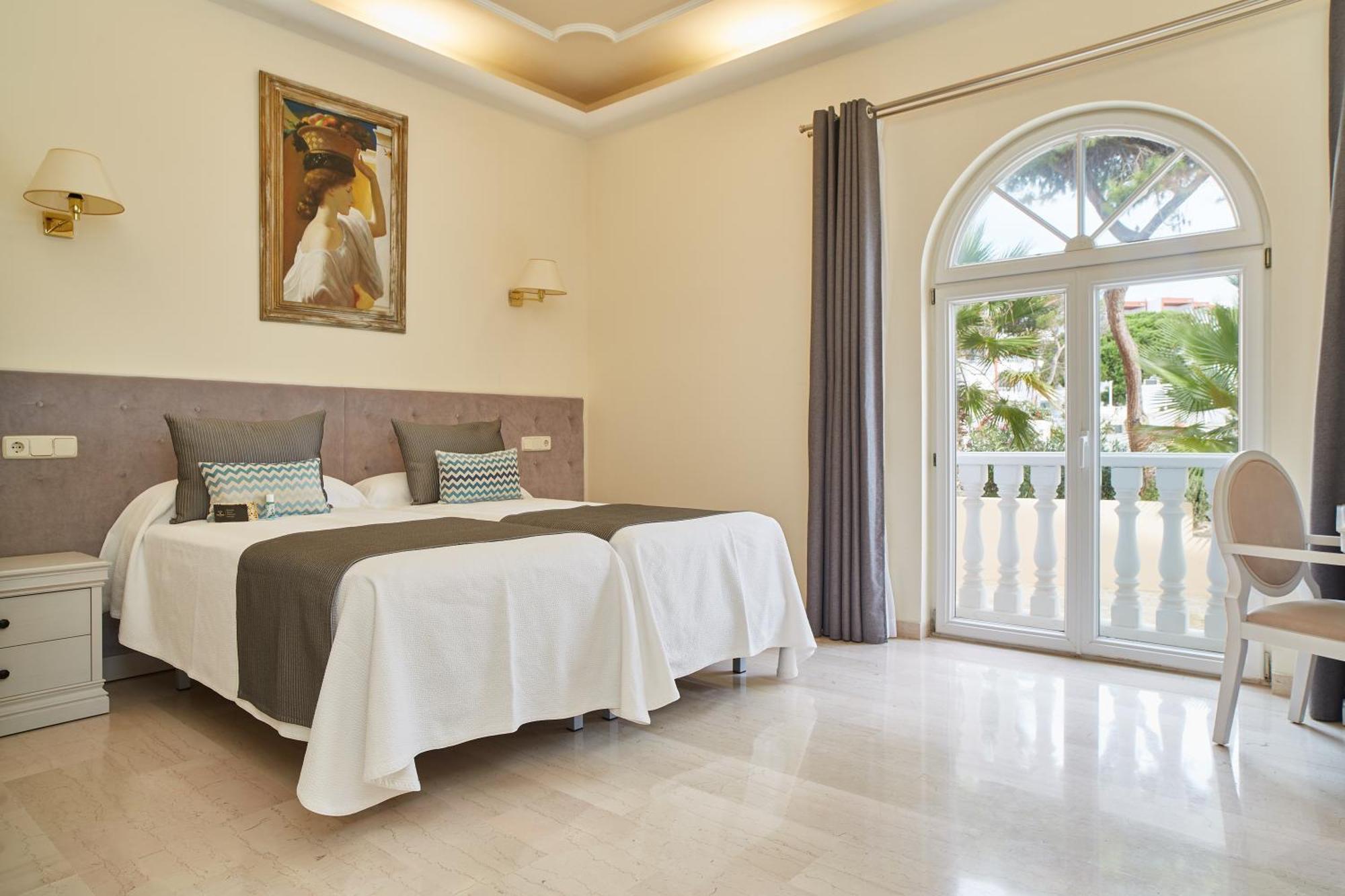 Twin Room lateral Sea View