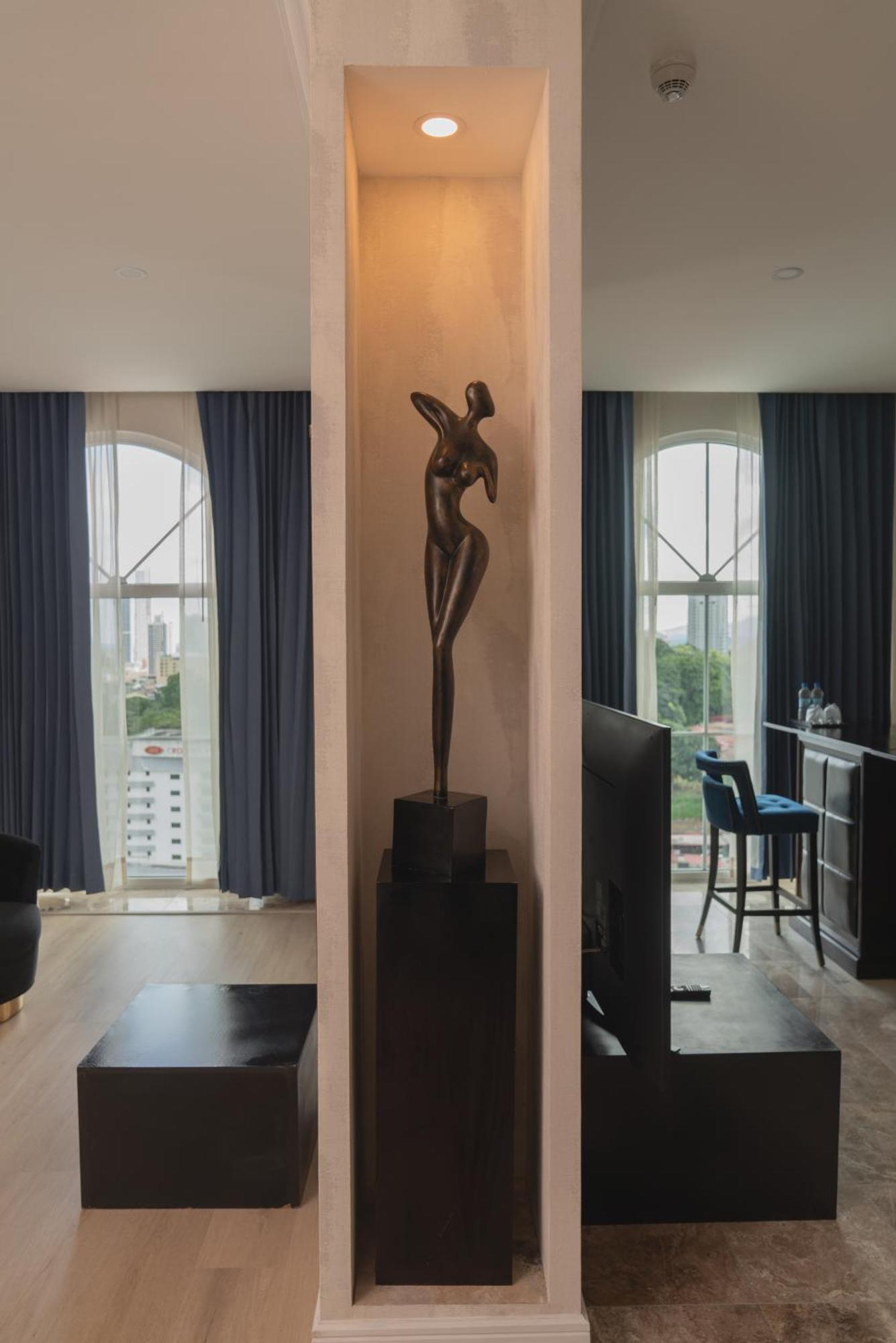 Two-Bedroom Suite,1542353755:JPEG