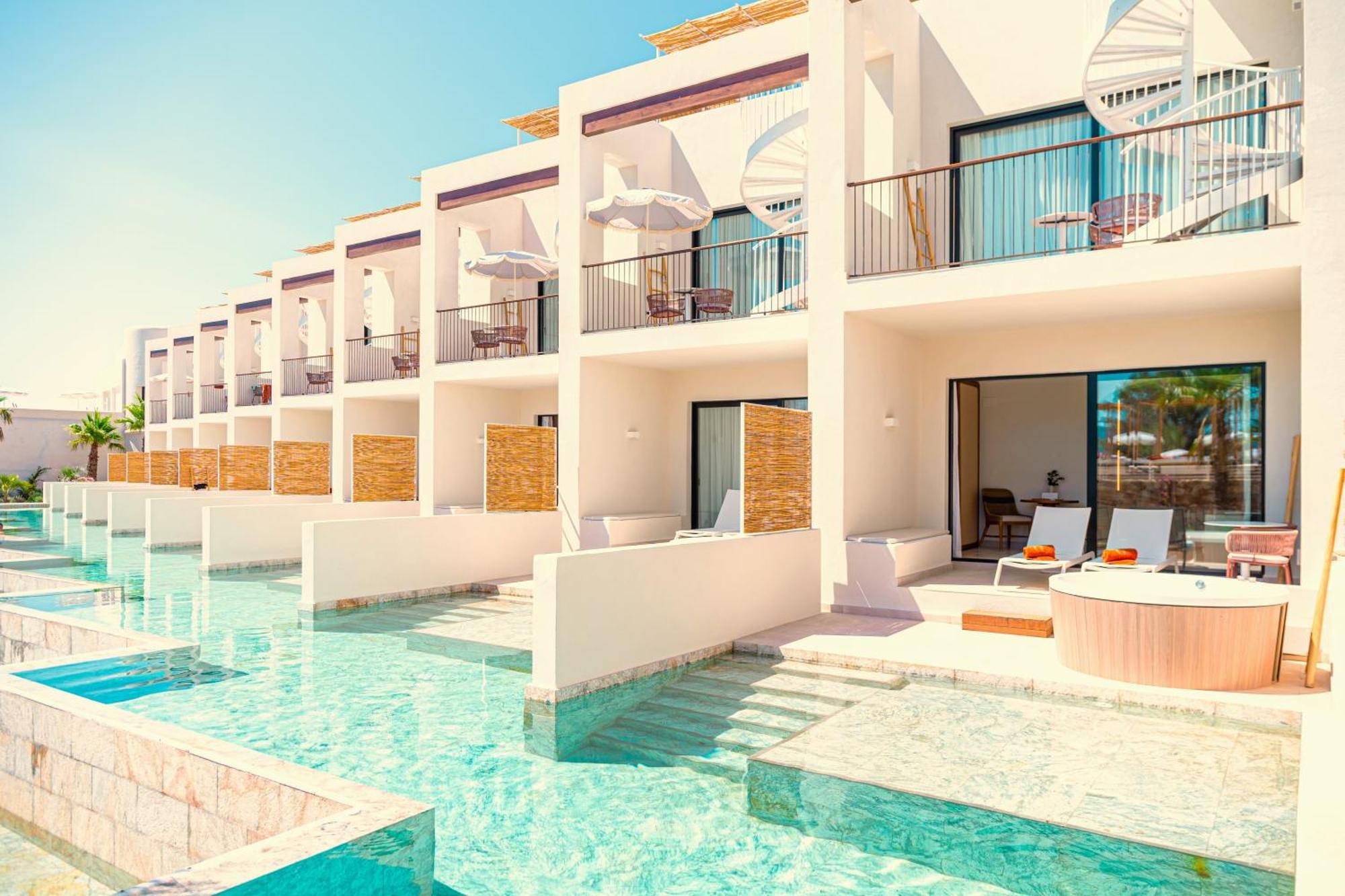 Signature Level Junior Suite Swim Up