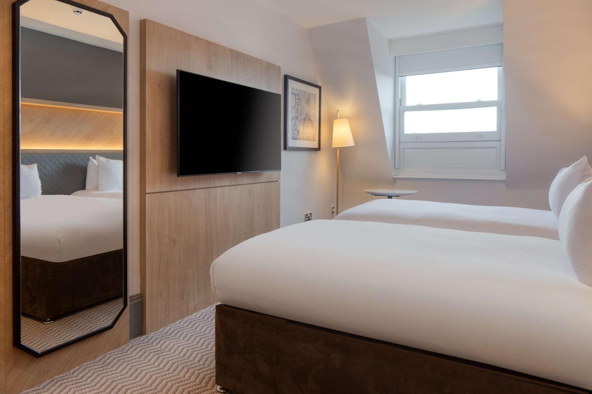 Twin Room,1552665802:JPEG