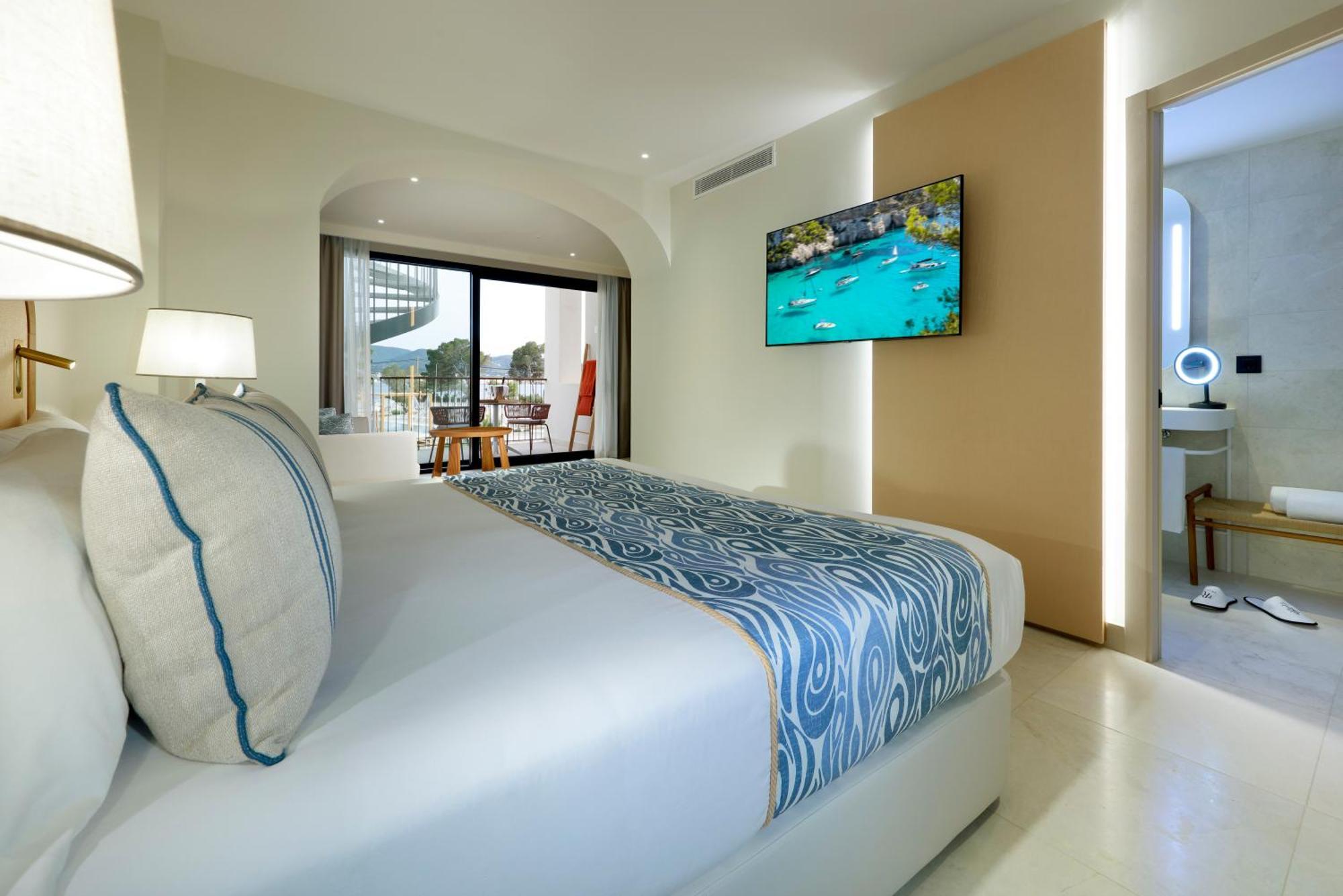 Signature Level Rooftop Jacuzzi Terrace Junior Suite