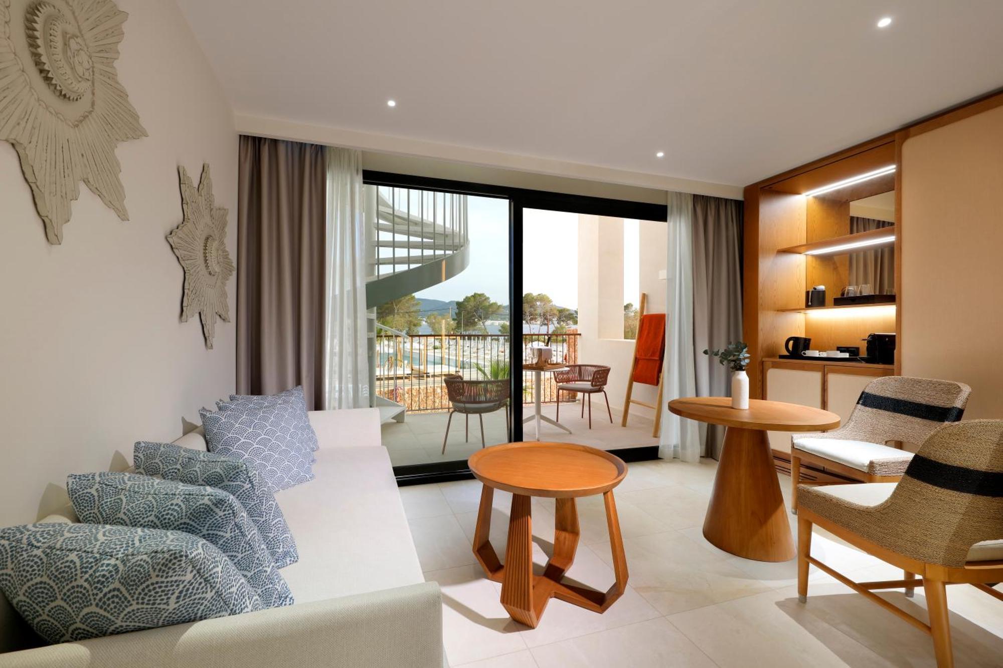 Signature Level Rooftop Jacuzzi Terrace Junior Suite