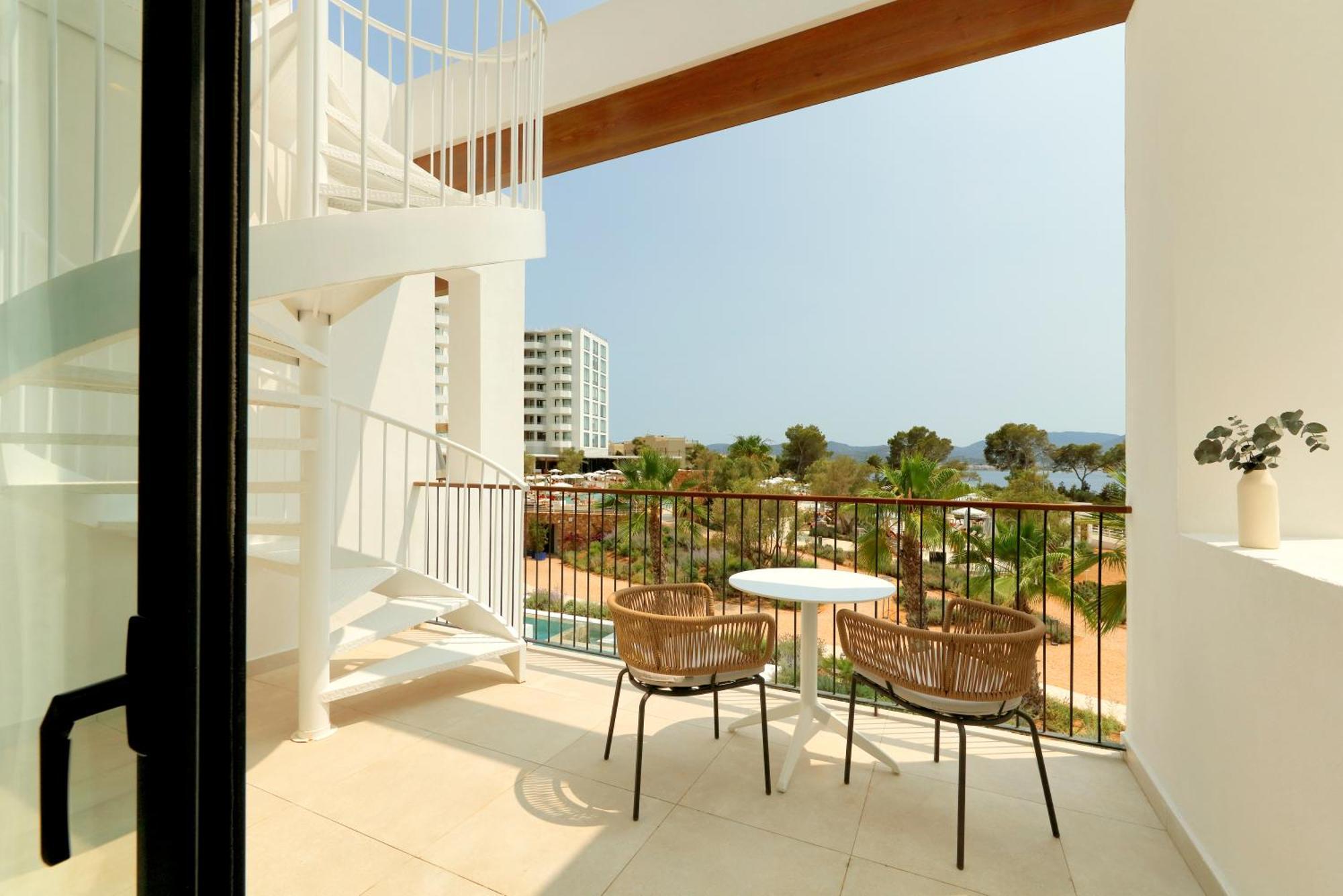 Signature Level Rooftop Jacuzzi Terrace Junior Suite