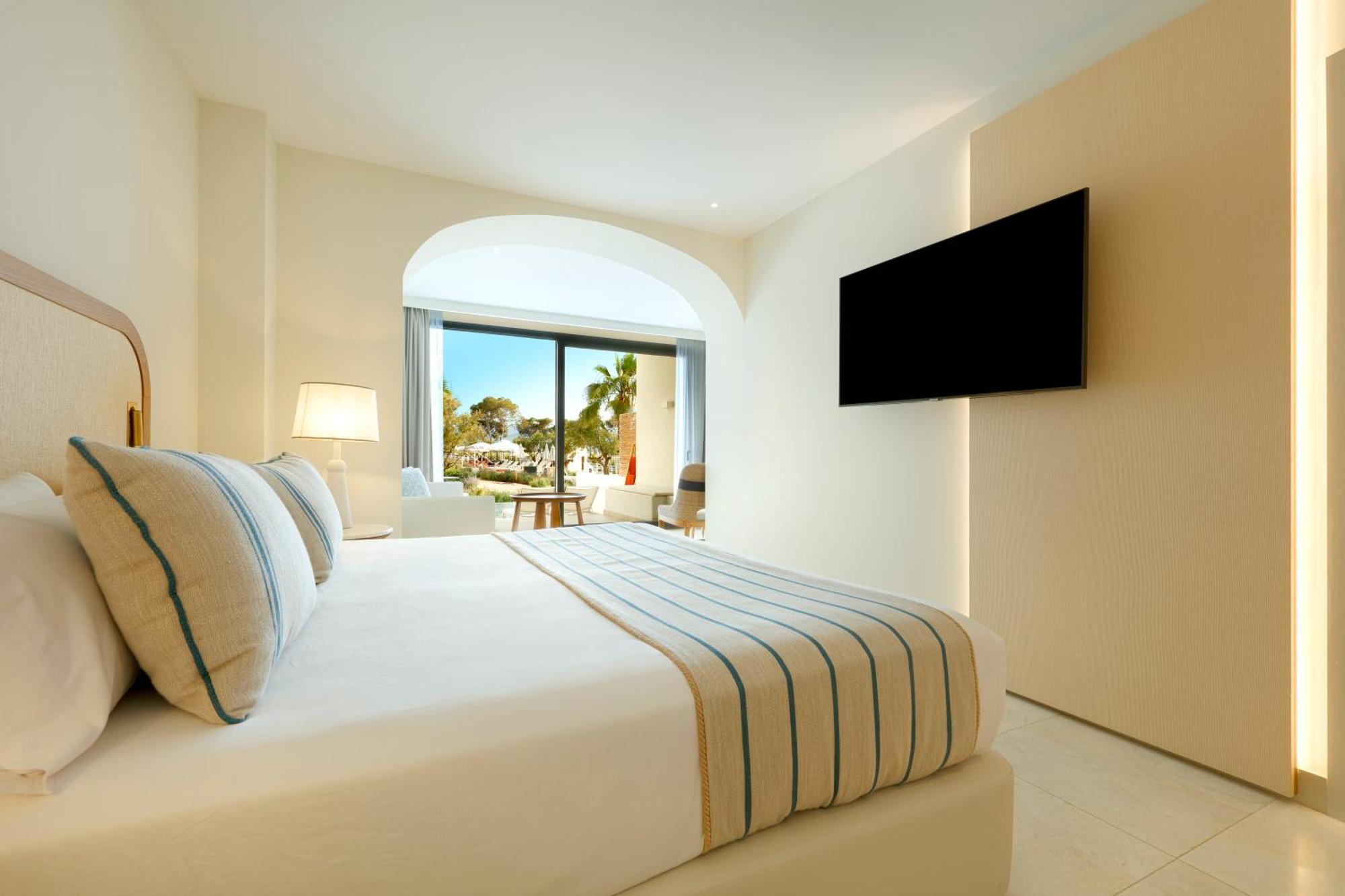 Signature Level Junior Suite Swim Up