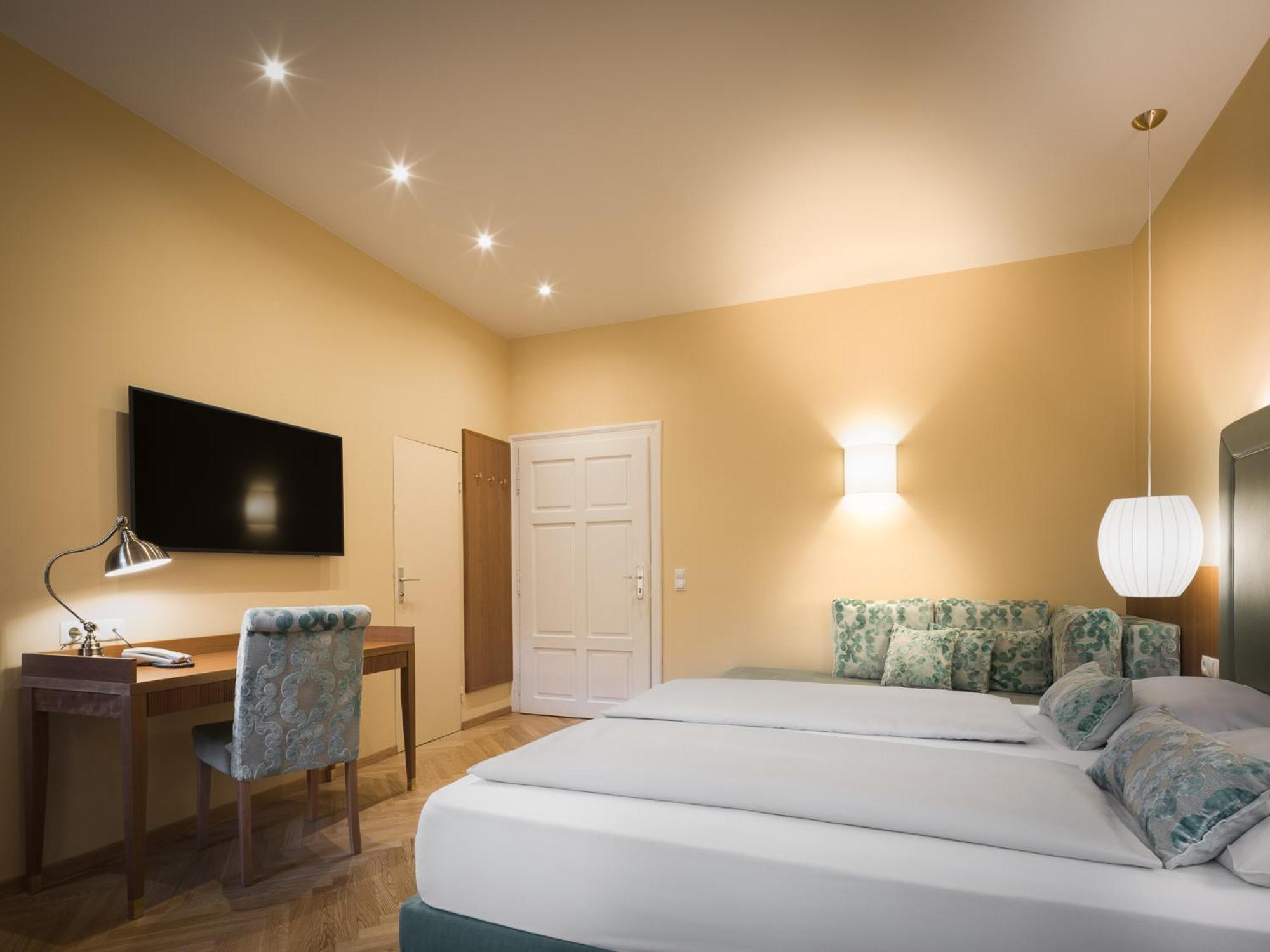 Double Room Balcony Annex