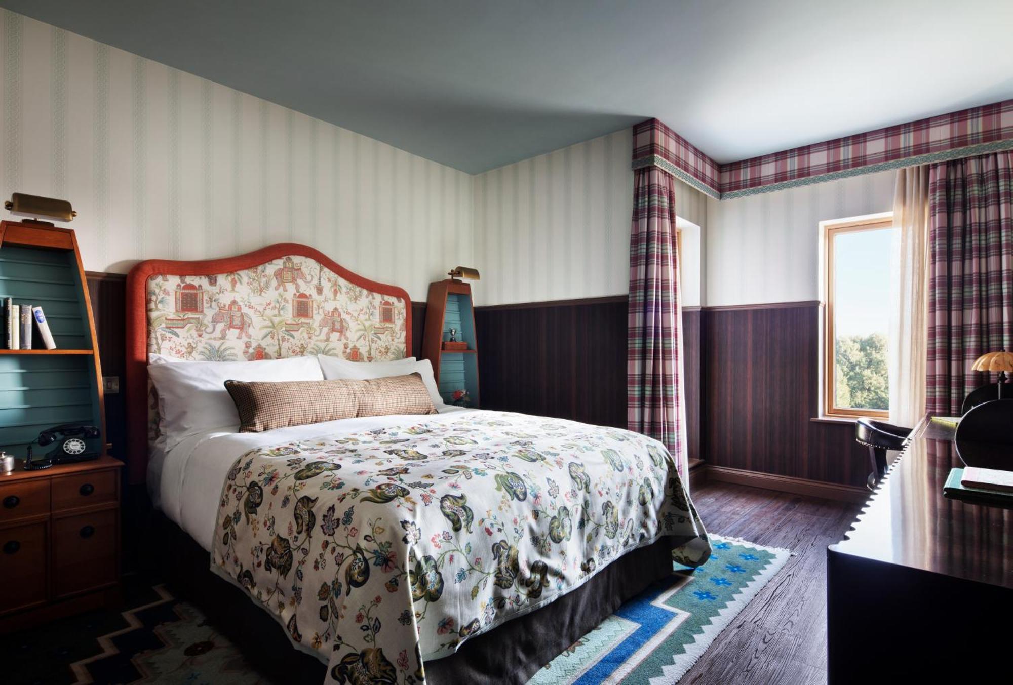 Graduate King Room