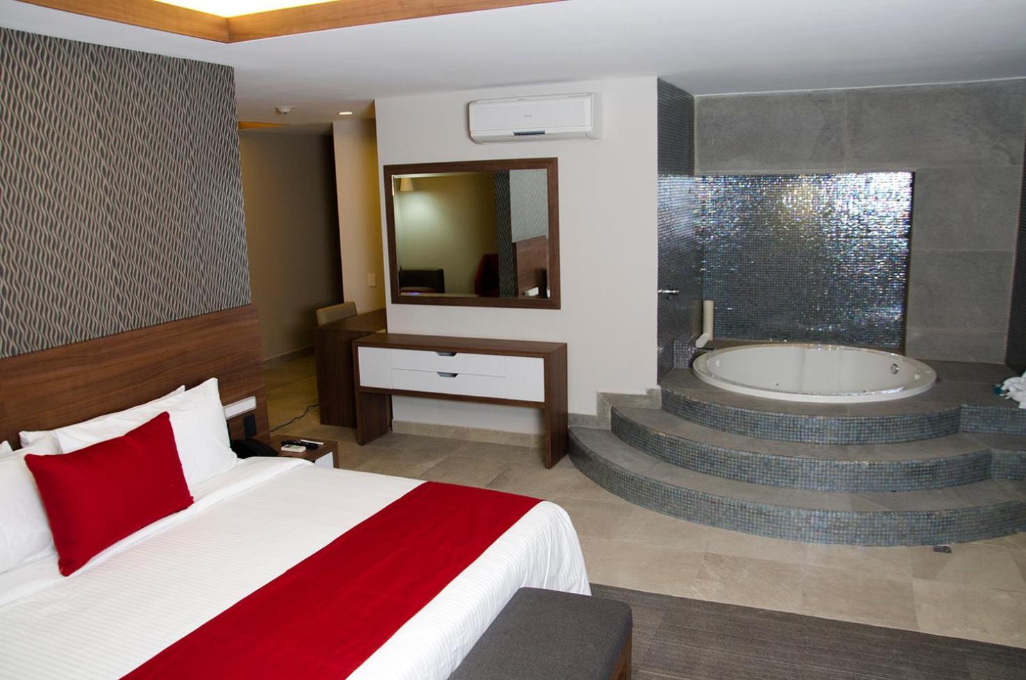 Deluxe Suite Spa Bath,1559750212:JPEG