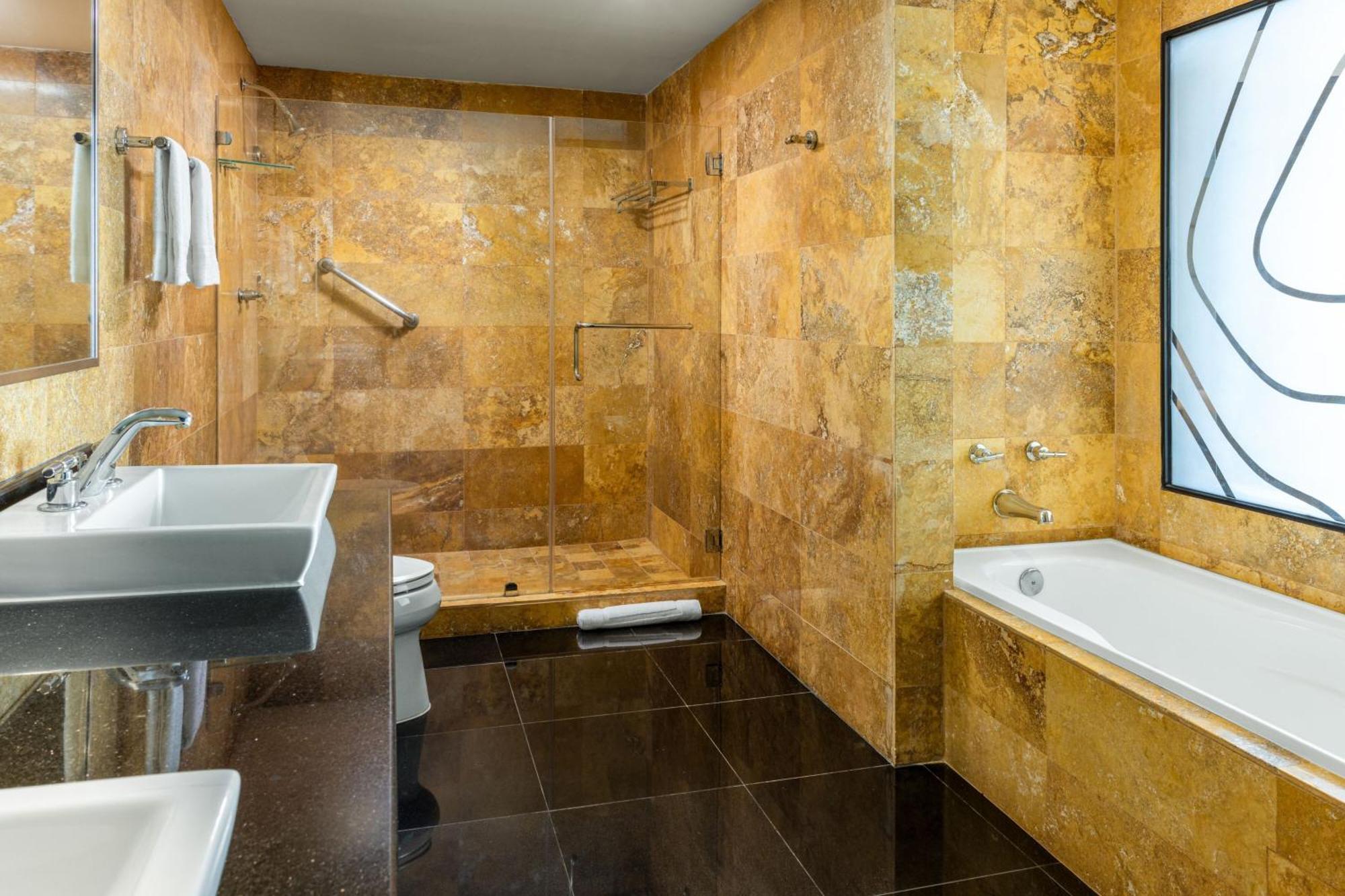 Platinum Suite Club lounge access 1 Bedroom Suite 1 King,1546334449:JPEG