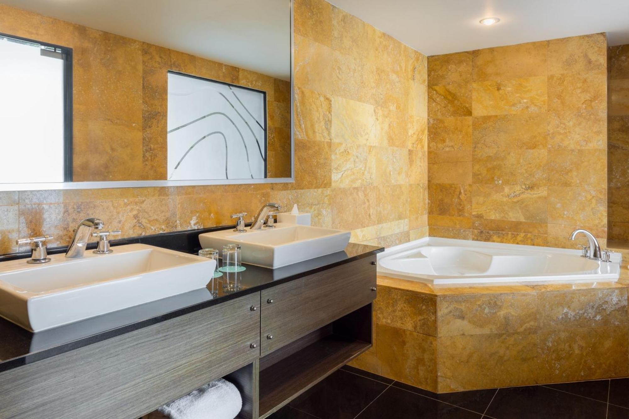 Gold Suite Club lounge access 1 Bedroom Suite 1 King