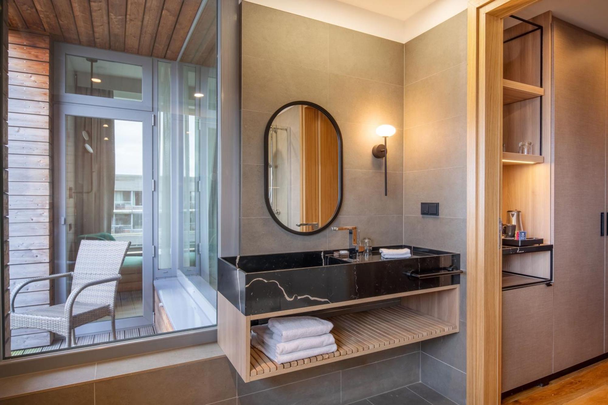 Superior King Room Balcony Sea View