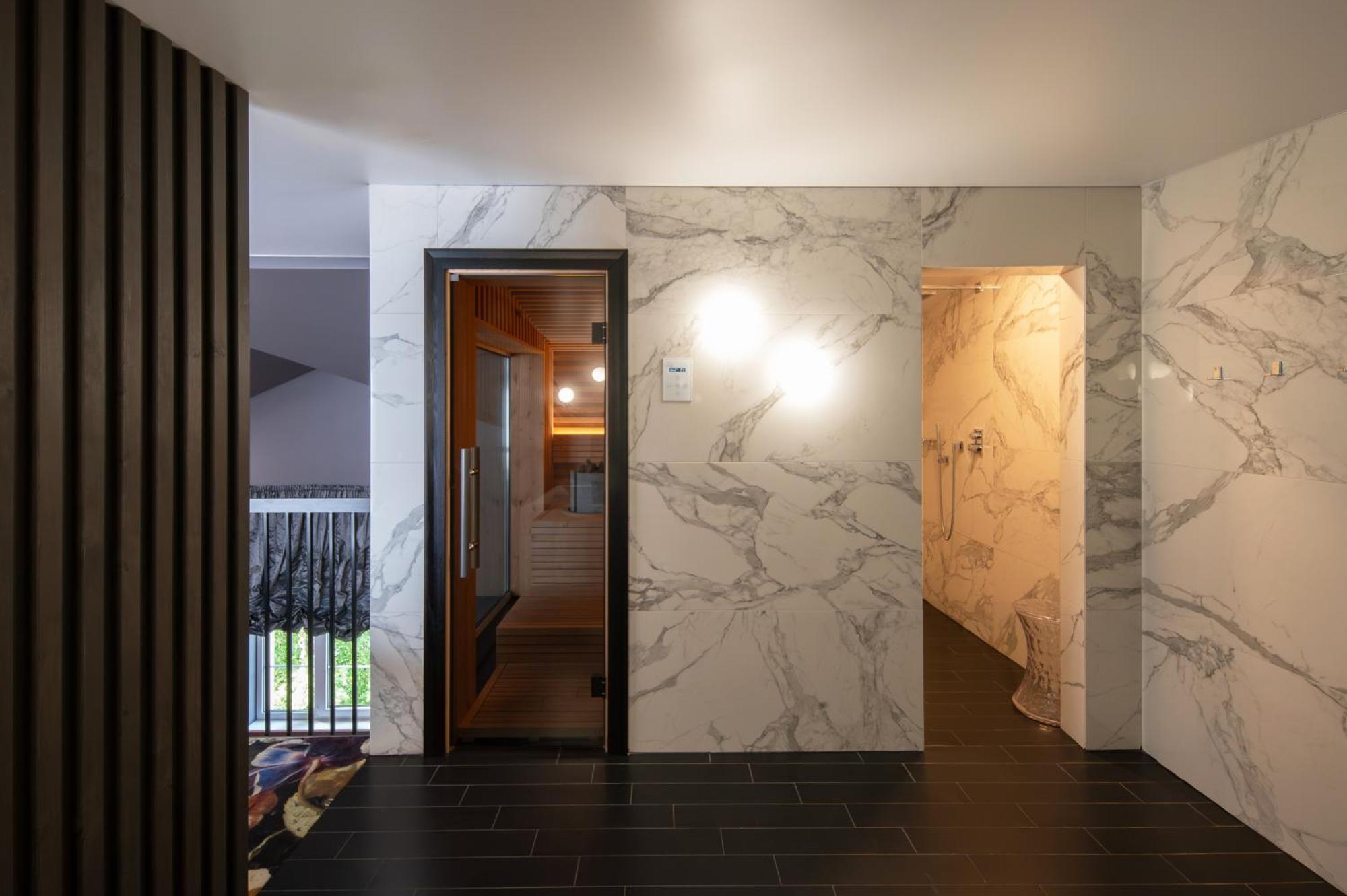 Royal Suite Sauna Hot Tub