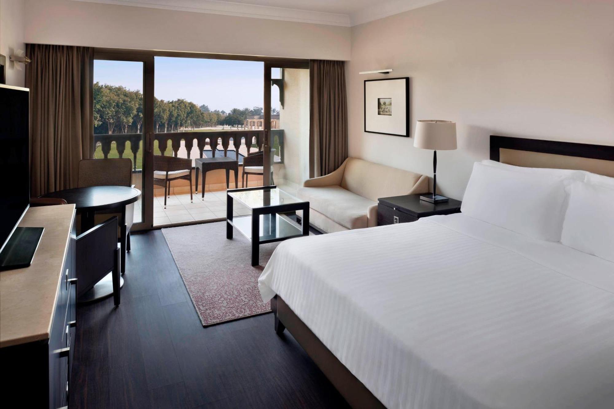 Executive Garden View Room Executive lounge access Guest room 1 King,1350785629:JPEG